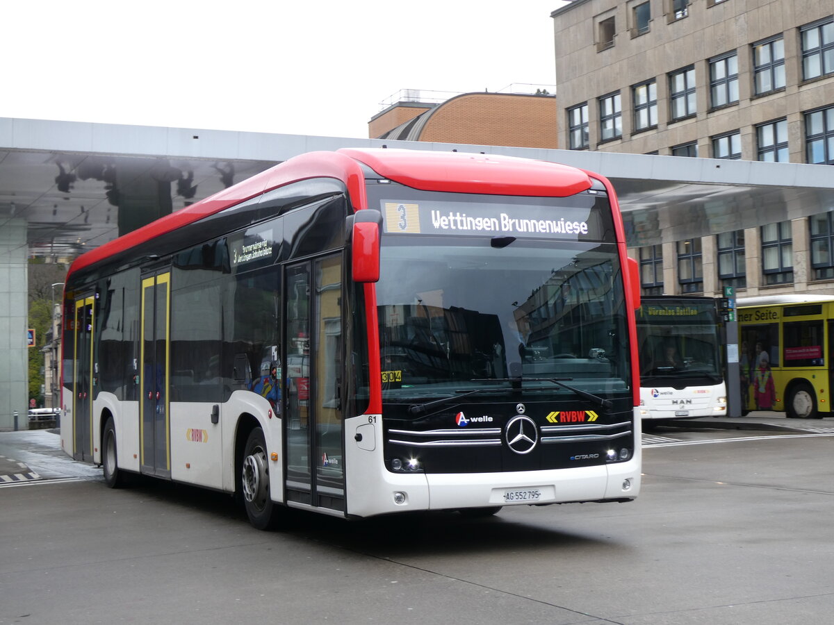 (260'732) - RVBW Wettingen - Nr. 61/AG 552'795 - eMercedes am 28. Mrz 2024 beim Bahnhof Baden