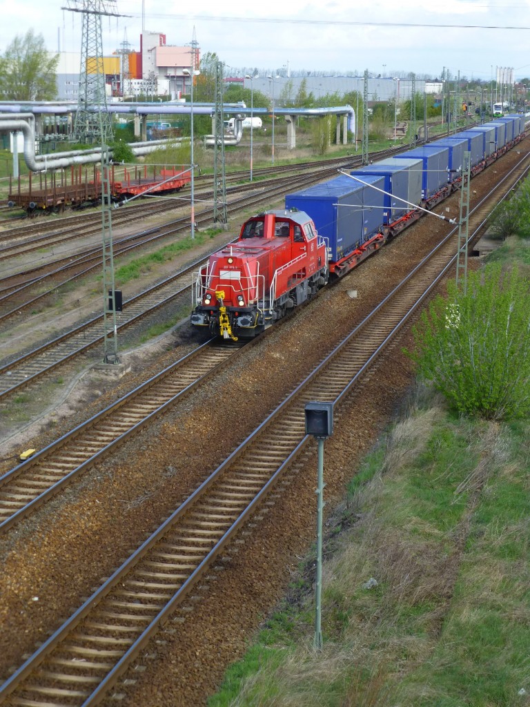 261 015 durchfährt am 8.4.14 mit einem Ganzzug aus Kölleda den Bahnhof Erfurt Ost.