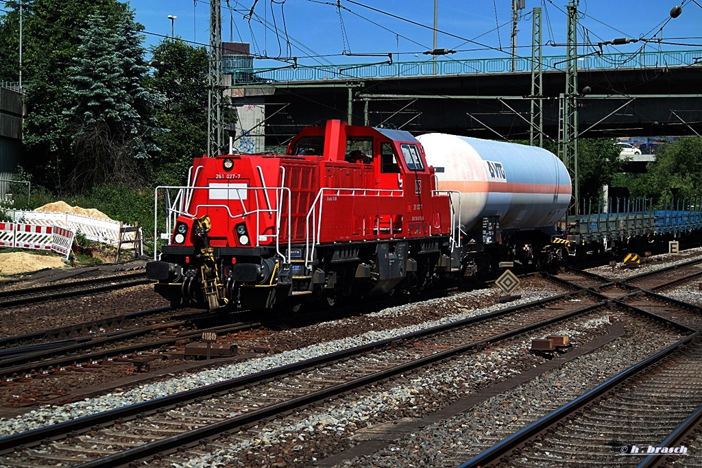 261 027-7 zog einen gemischten güterzug durch hh-harburg,datum 30.05.14