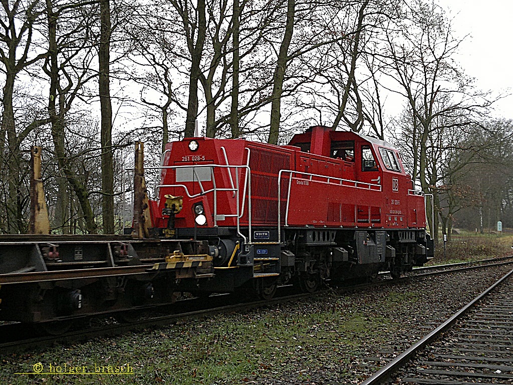 261 028-5 fuhr mit einen gterzug am 28.11.12 von koops beim glinder bhf