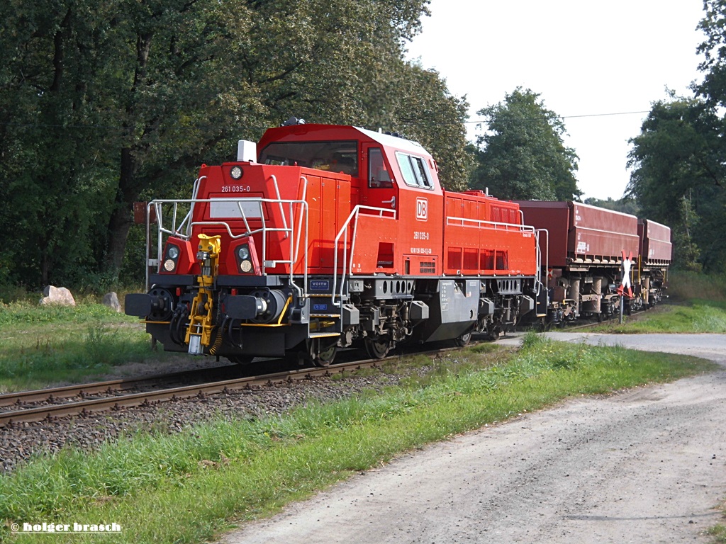 261 036-0 bei abfahrt mit einen ganzzug vom bhf glinde am 29.08.13