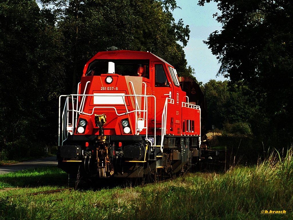 261 037-6 bei der abfahrt vom bhf glinde am 22.09.14