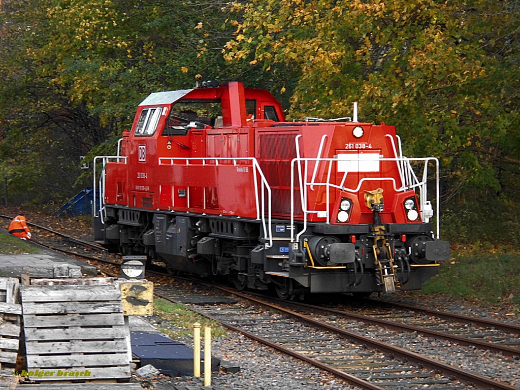 261 038-4 war bei rangierarbeiten beim bhf glinde am 07.11.13