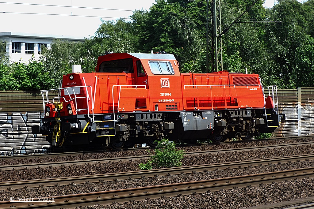 261 040-0 fuhr solo am 06.06.13 durch hh-harburg