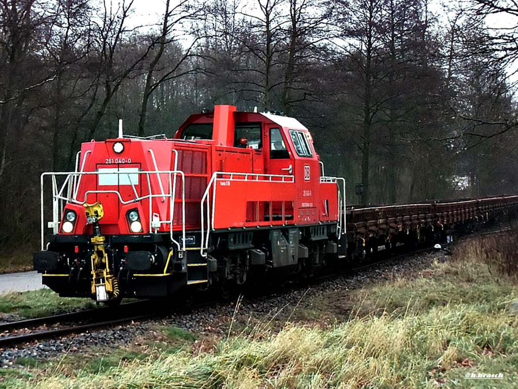 261 040-0,kurz vor der abfahrt,mit 12 rungenwagen,vom bf glinde,14.12.15