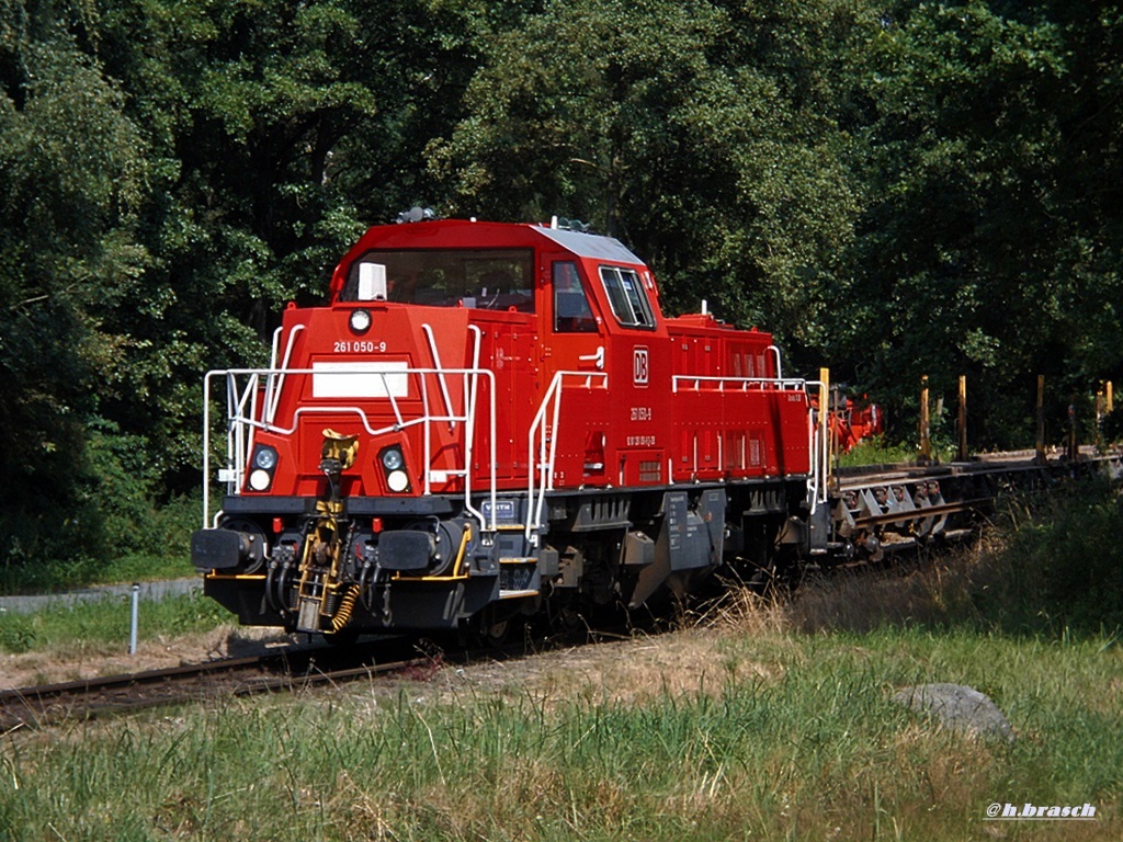 261 050-9 bei der abfahrt vom bhf glinde,am 23.07.14