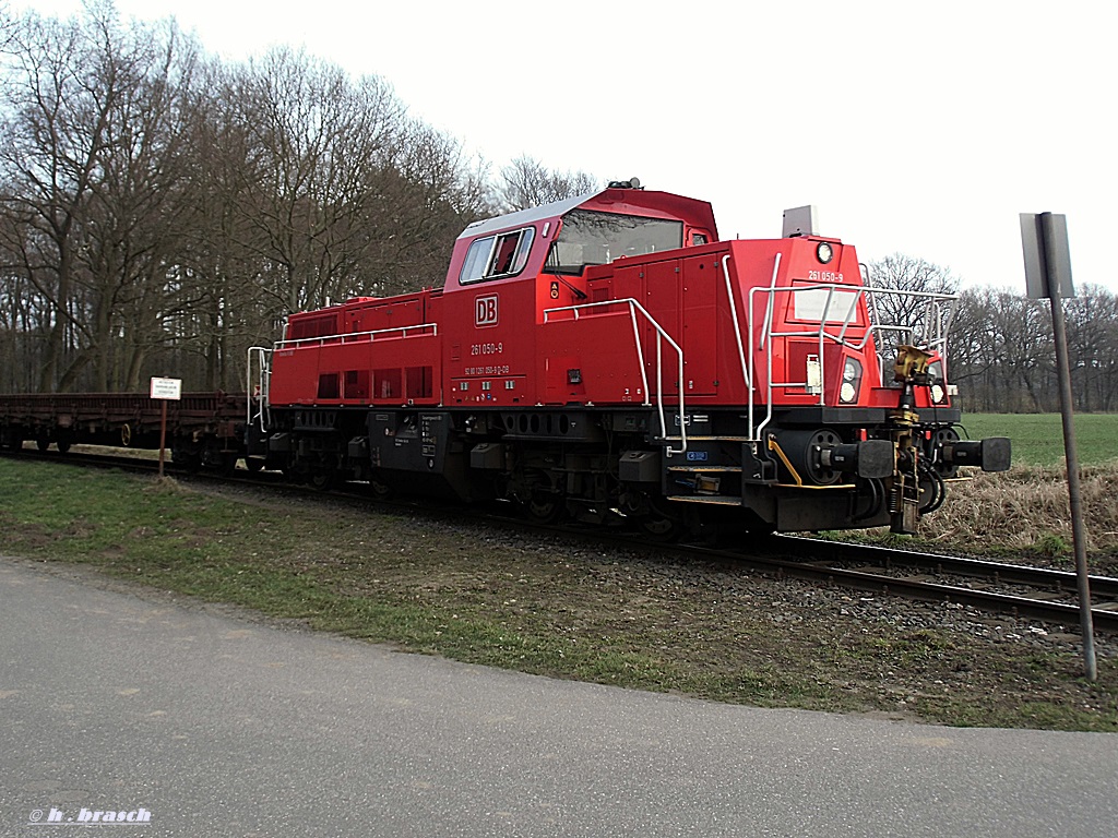 261 050-9 bei der der abfahrt vom bhf glinde am 07.03.14