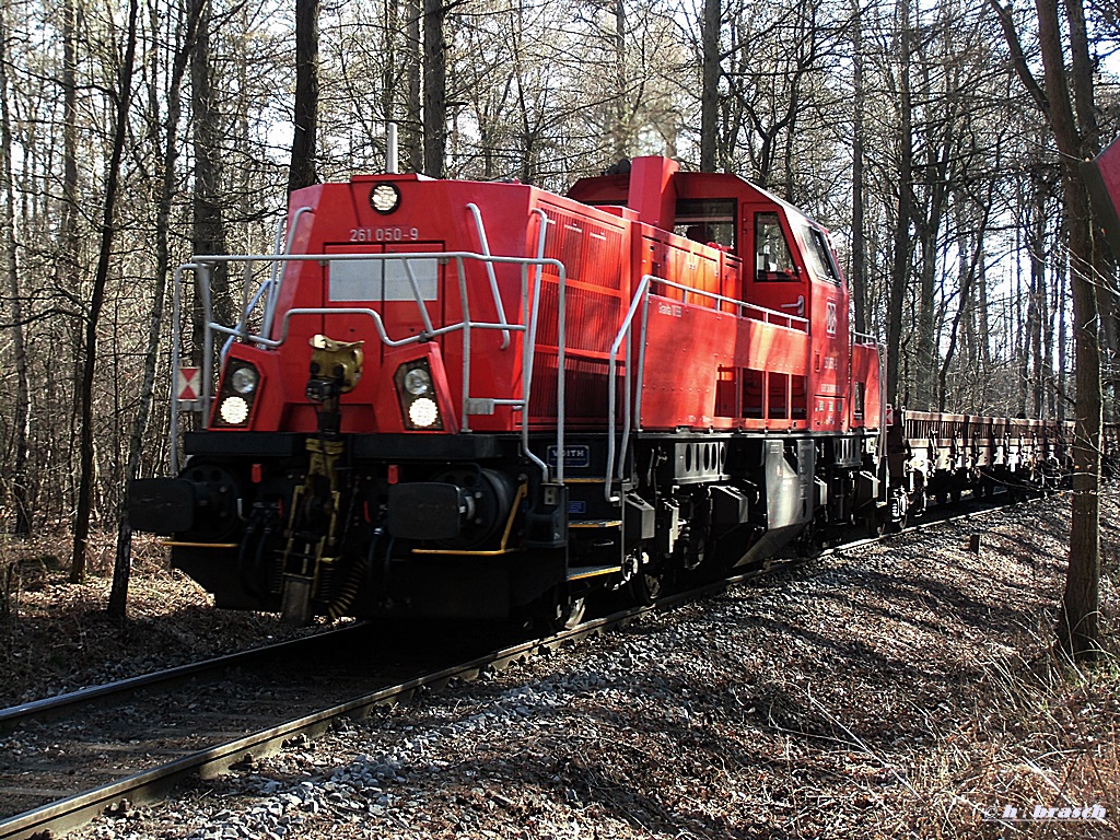 261 050-9 fuhr mit einen ganzzug vom kieswerk koops zum bhf glinde am 13.03.14