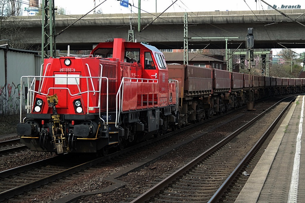 261 050-9 zog einen ganzzug am 25.03.14 durch hh-harburg