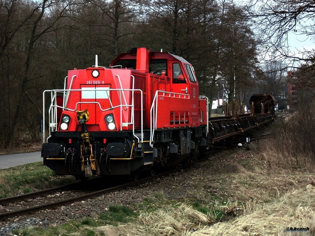 261 069-9 mit 5 wagen am haken,abfahrbereit vom glinder bahnhof richtung billbrook,13.03.17