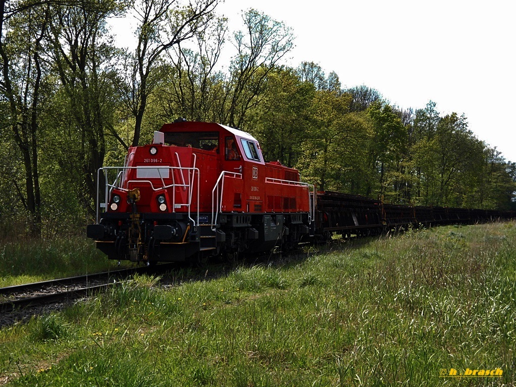 261 096-2 bei der ankunft beim bhf glinde am 28.04.14 