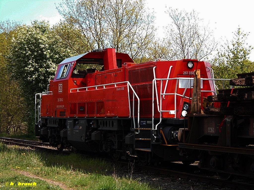 261 096-2 beim ankuppeln eines ganzzug beim bhf glinde am 28.04.14