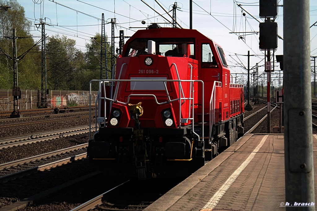 261 096-2 fuhr solo durch hh-harburg,datum 17.04.14