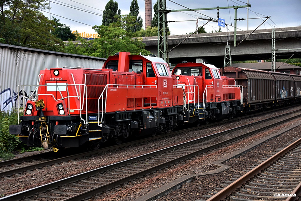 261 098-8 und 261 103-6 zogen einen mischer durch hh-harburg,13.08.16