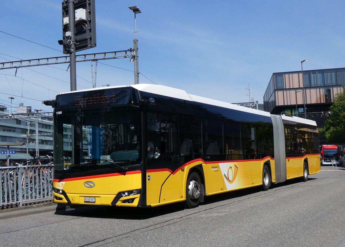 (261'178) - PostAuto Nordschweiz - AG 565'857/PID 11'581 - Solaris am 12. April 2024 beim Bahnhof Baden