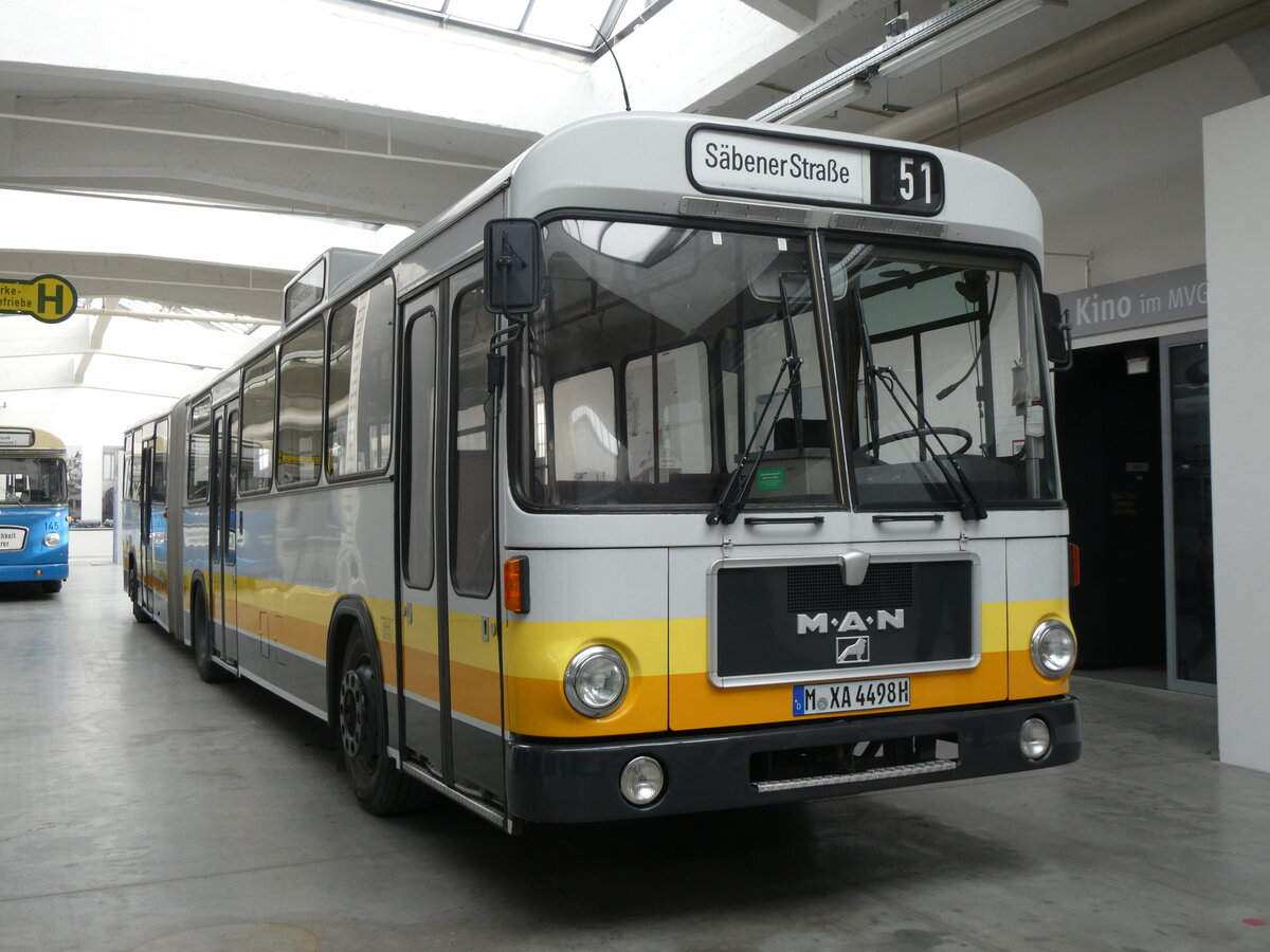 (261'261) - Weiss, Mnchen (OCM) - M-XA 4498H - MAN/Gppel (ex VG Kirchweihtal, Kaufbeuren; ex Vorfhrfahrzeug MAN) am 13. April 2024 in Mnchen, MVG-Museum 