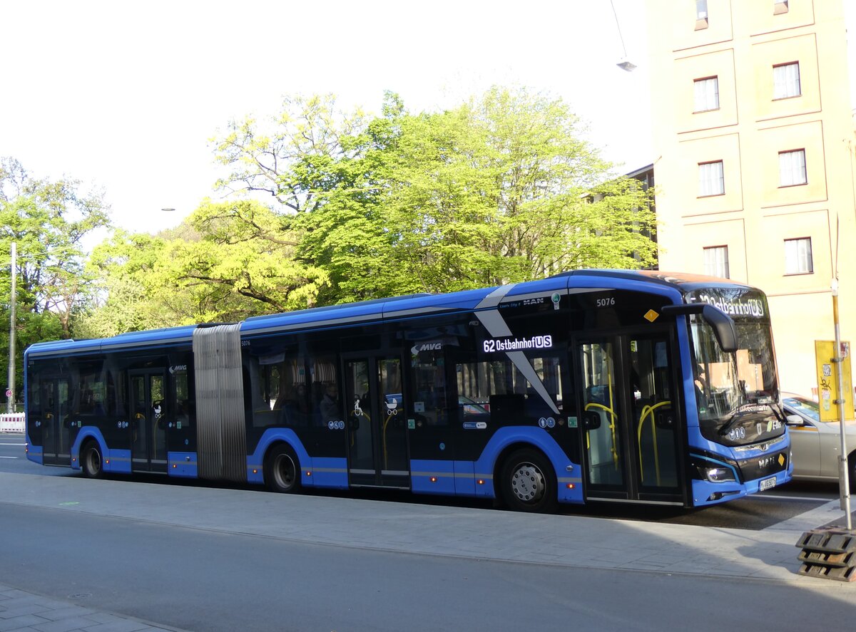 (261'294) - MVG Mnchen - Nr. 5076/M-VG 5076 - Man am 14. April 2024 in Mnchen, Sendlinger Tor