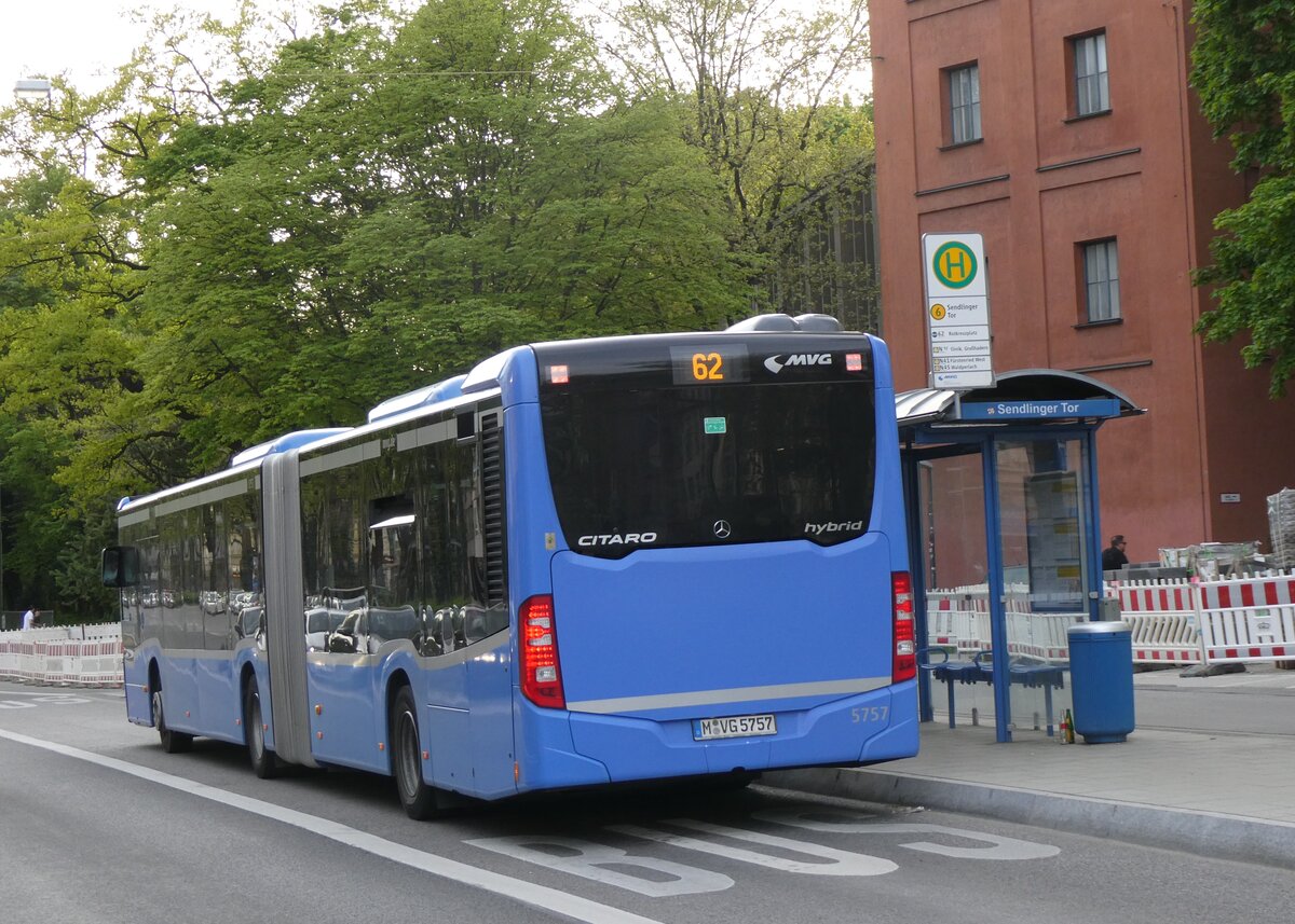 (261'428) - MVG Mnchen - Nr. 5757/M-VG 5757 - Mercedes am 14. April 2024 in Mnchen, Sendlinger Tor