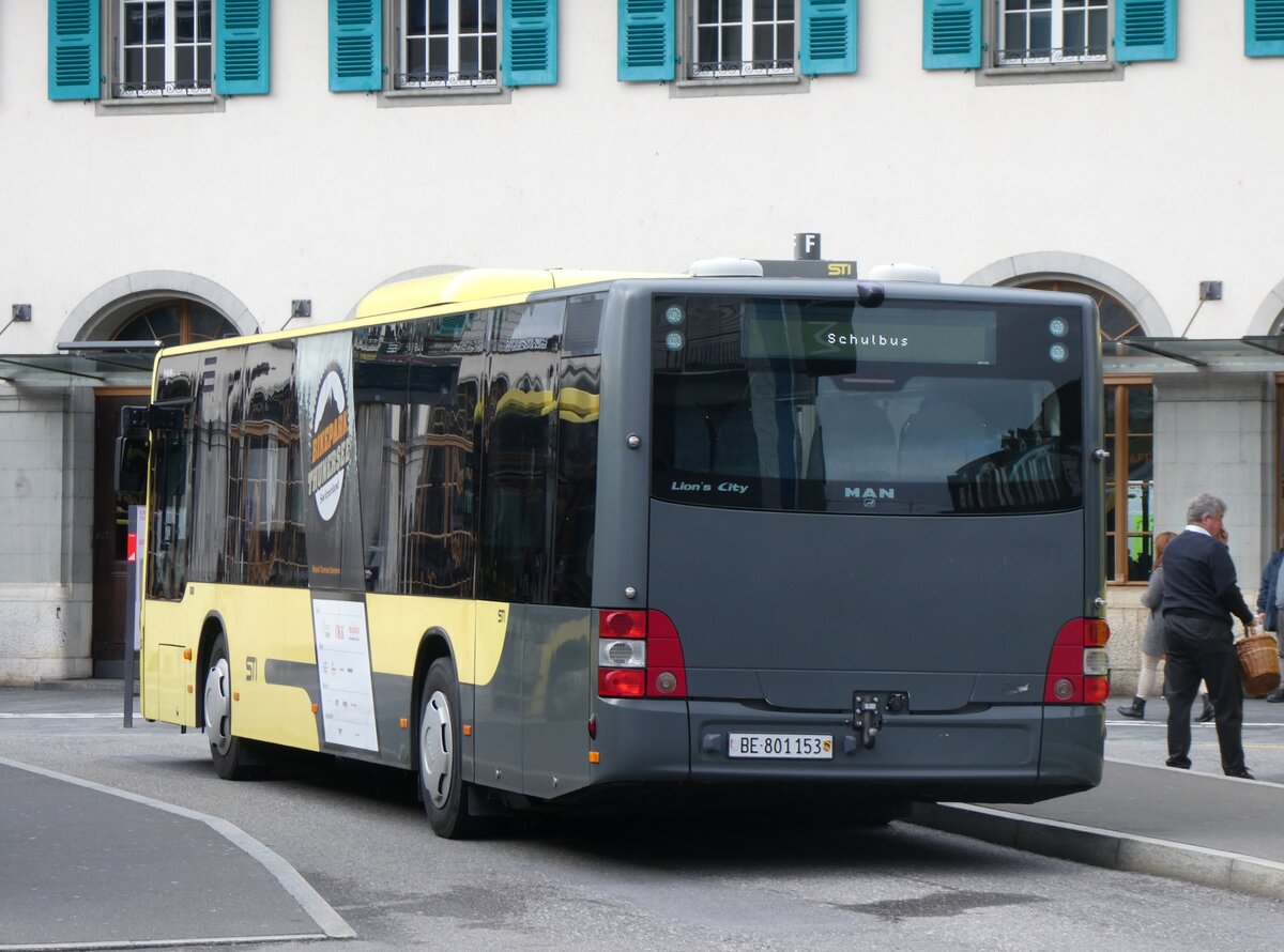 (261'653) - STI Thun - Nr. 153/BE 801'153 - MAN am 23. April 2024 beim Bahnhof Thun