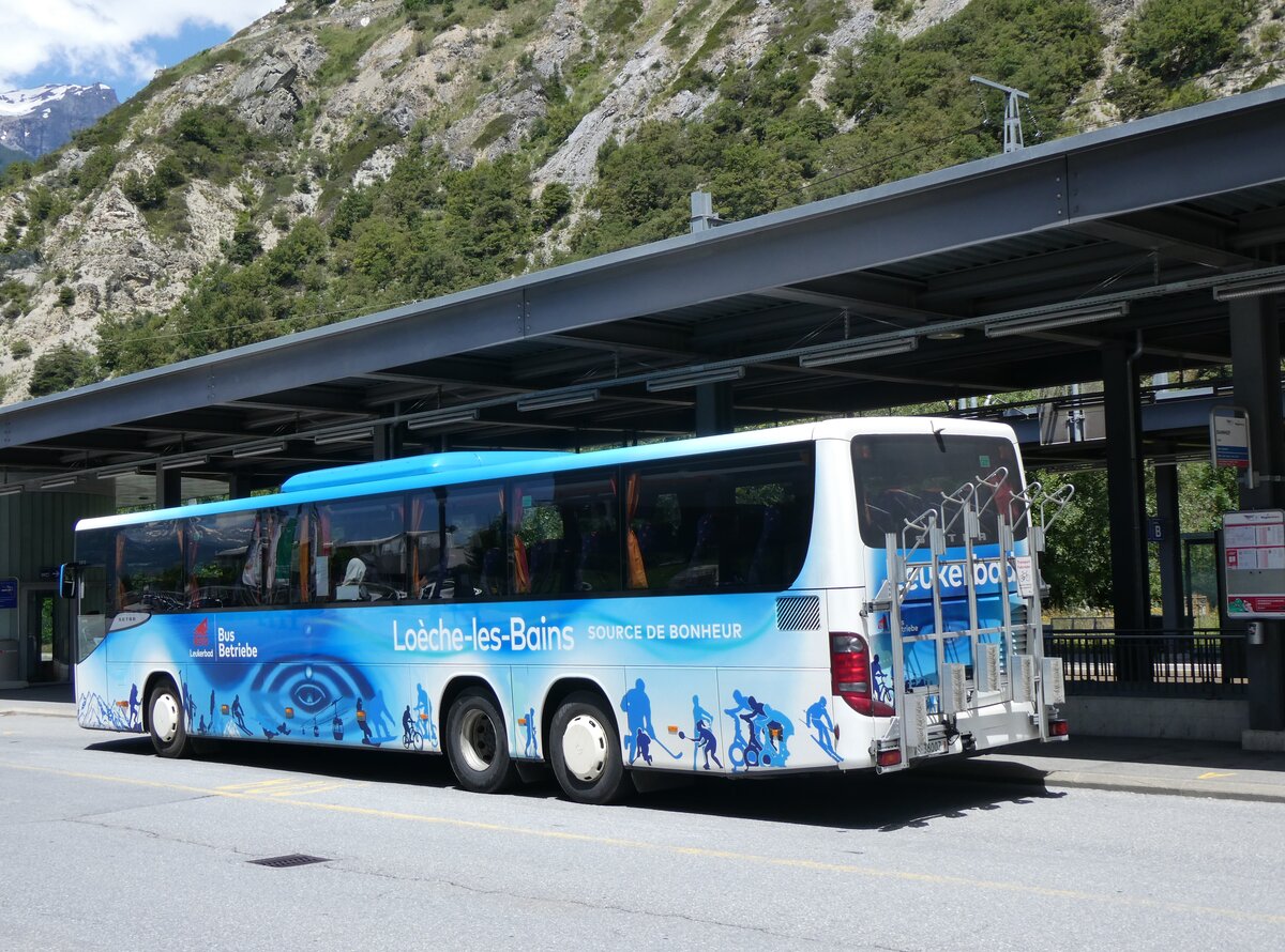 (263'990) - LBB Susten - Nr. 7/VS 38'007 - Setra am 24. Juni 2024 beim Bahnhof Leuk