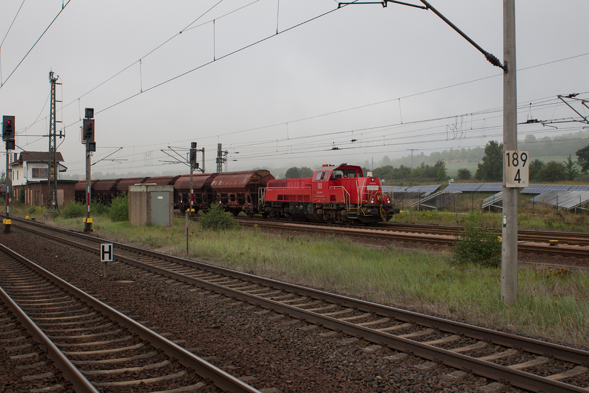 265 001-8 brachte am Morgen des 21.08.15 einen beladenen Kalizug von Heringen (Werra) nach Gerstungen. Sie wird ihn später weiter in Richtung Bebra befördern.