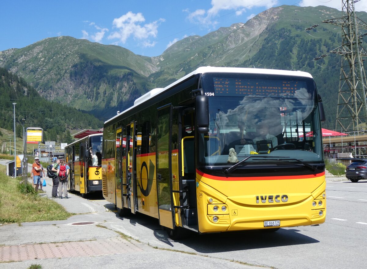 (265'204) - Flck, Brienz - Nr. 25/BE 868'725/PID 11'594 - Iveco am 28. Juli 2024 beim Bahnhof Oberwald 