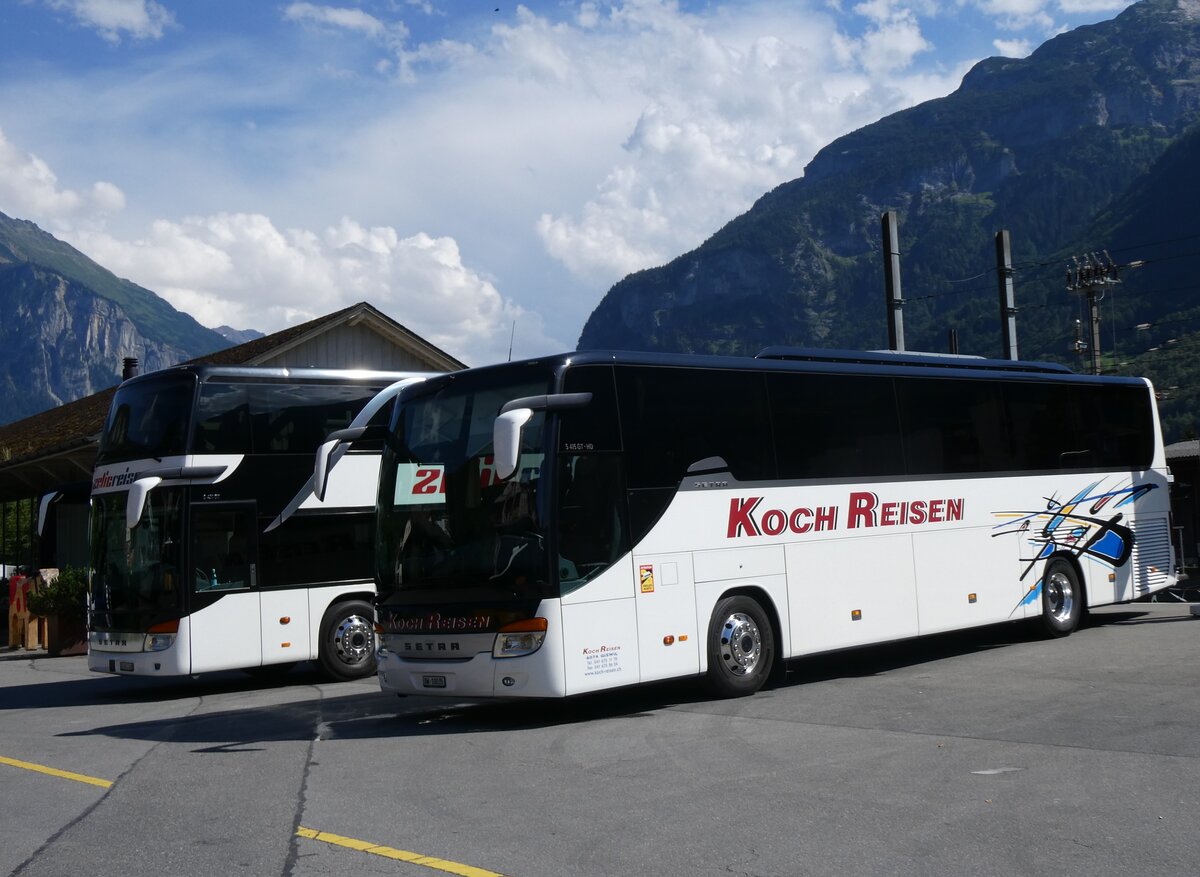 (265'635) - Koch, Giswil - OW 10'035 - Setra am 13. August 2024 beim Bahnhof Meiringen