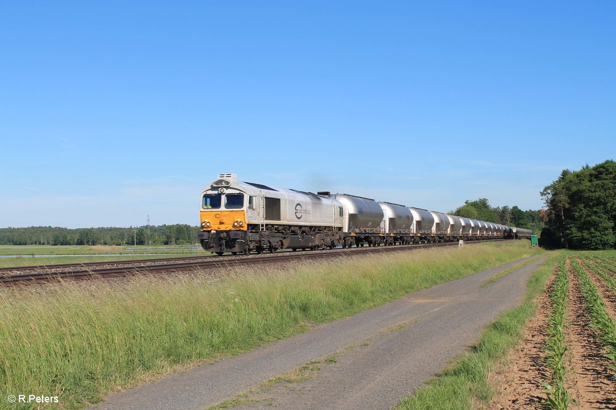 266 442-5 zieht bei Oberteich den Zementzug Regensburg - Rüdersdorf bei Berlin. 11.06.17