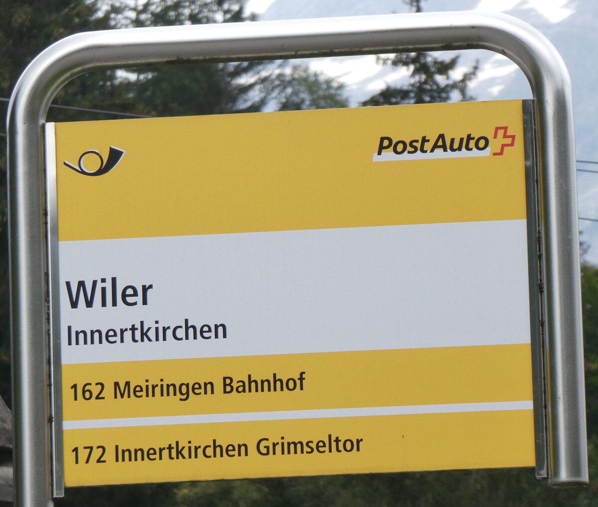 (266'834) - PostAuto-Haltestellenschild - Innertkirchen, Wiler - Am 8. September 2024