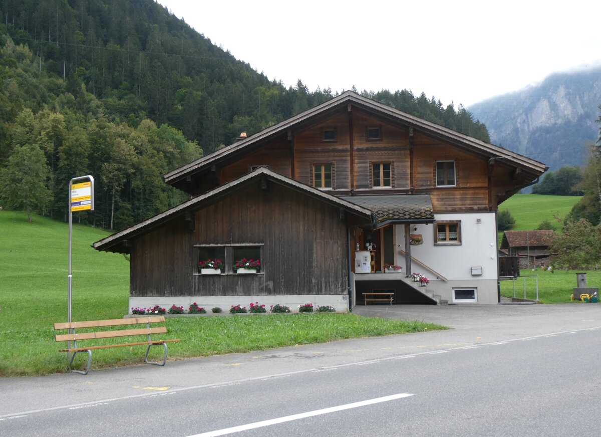 (266'835) - PostAuto/Engstlenalp-Bus-Haltestelle am 8. September 2024 in Innertkirchen, Wiler