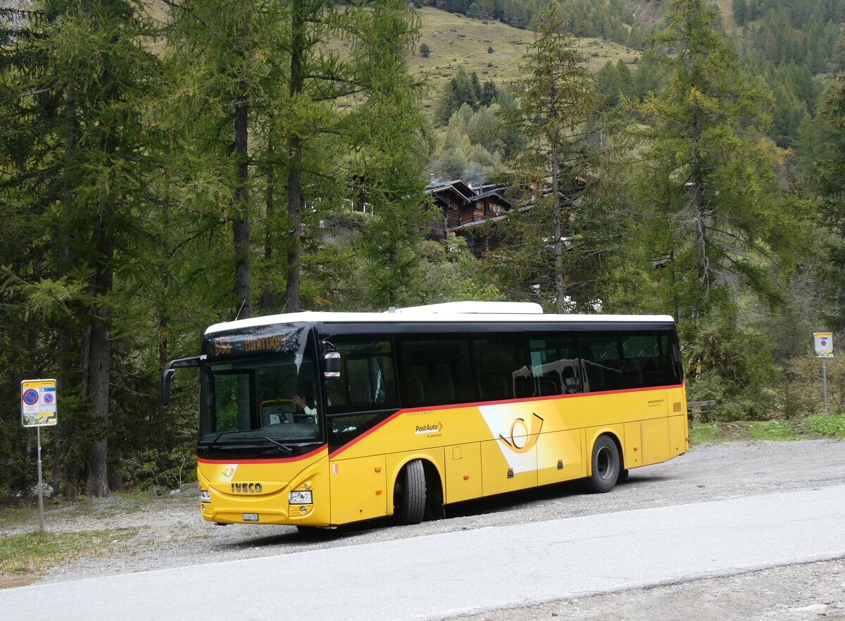 (267'766) - Seiler, Ernen - VS 464'700/PID 10'742 - Iveco (ex PostAuto Wallis) am 6. Oktober 2024 in Binn, Fld