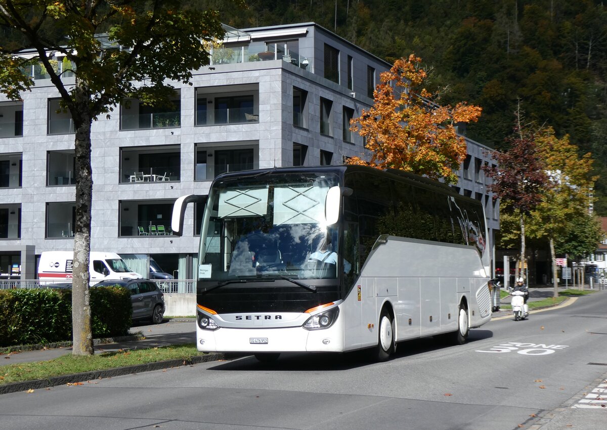 (267'814) - Zelic, Schmerikon - SG 476'952 - Setra am 7. Oktober 2024 beim Bahnhof Interlaken Ost