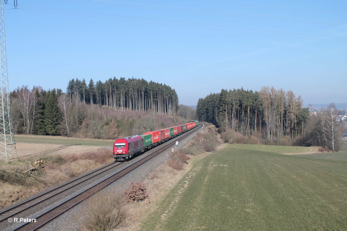 270082 zieht bei Reutlas den Containerzug Hamburg - Wiesau. 18.03.16