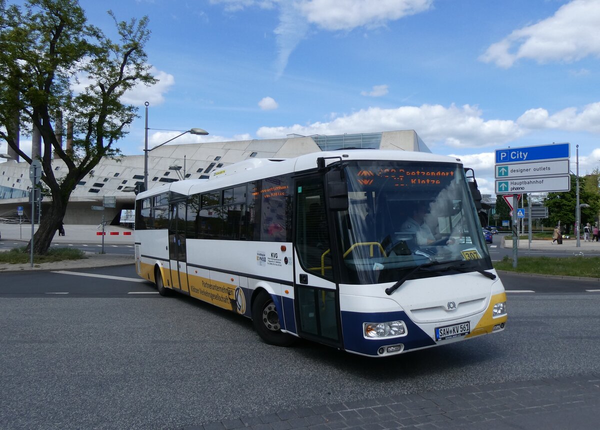 (274'992) - KVG Kltze - SAW-KV 561 - SOR am 7. Mai 2025 beim Hauptbahnhof Wolfsburg