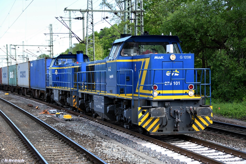 275 102 und 275 102,zogen einer containerzug durch hh-harburg