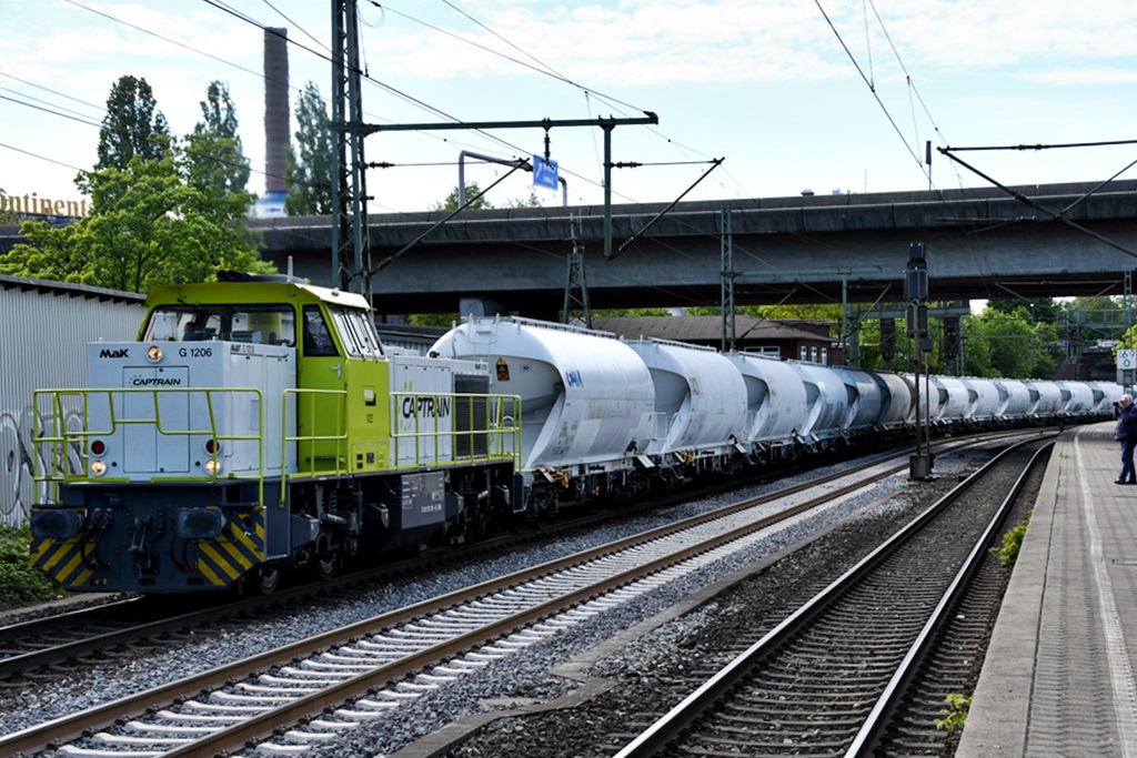 275 120-4 fuhr mit einen ganzzug durch hh-harburg,14.05.19