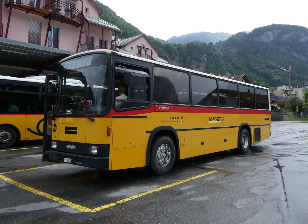 (276'743) - Oser, Brchen - VS 93'575 - NAW/Lauber (ex Epiney, Ayer PID 1076) am 15. Juni 2025 in Meiringen, Postautostation