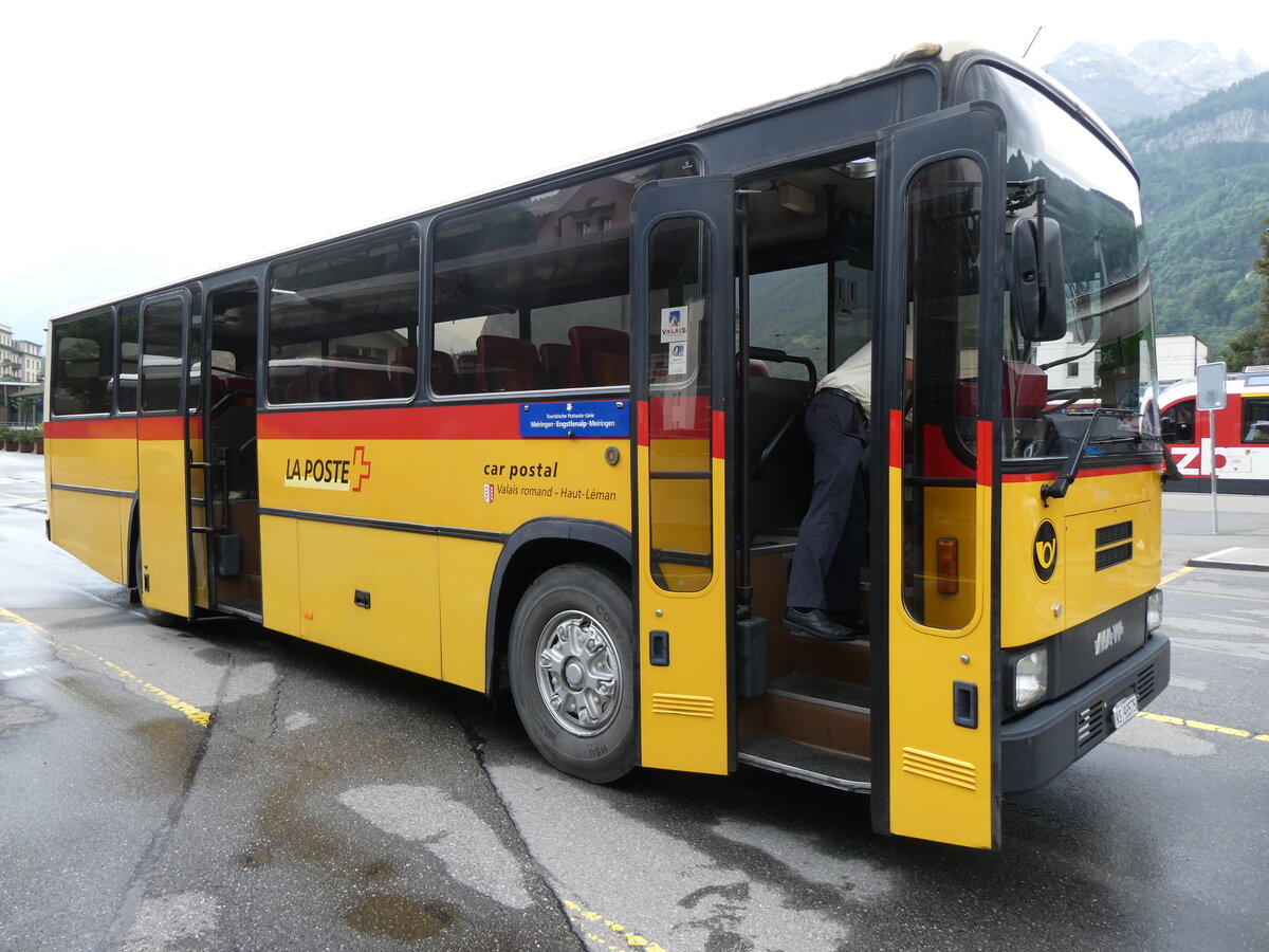 (276'745) - Oser, Brchen - VS 93'575 - NAW/Lauber (ex Epiney, Ayer PID 1076) am 15. Juni 2025 in Meiringen, Postautostation