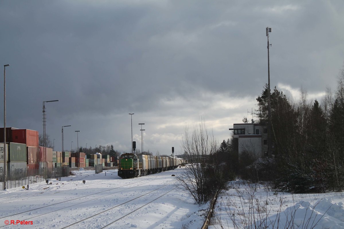 277 004-8 alias V1700.03 rangiert in Wiesau mit dem Hackschnitzelzug. 14.01.17