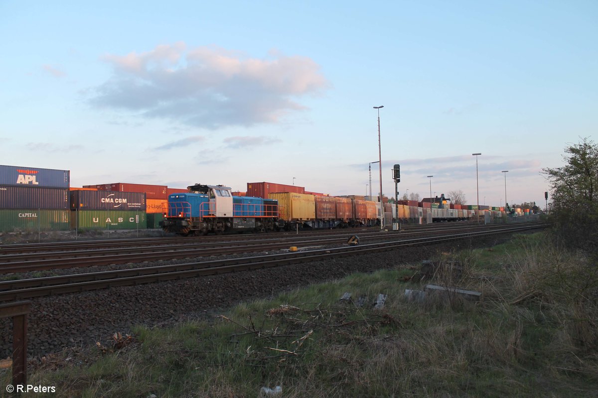 277 011 rangiert mit dem Hackschnitzelzug in Wiesau. 20.04.17