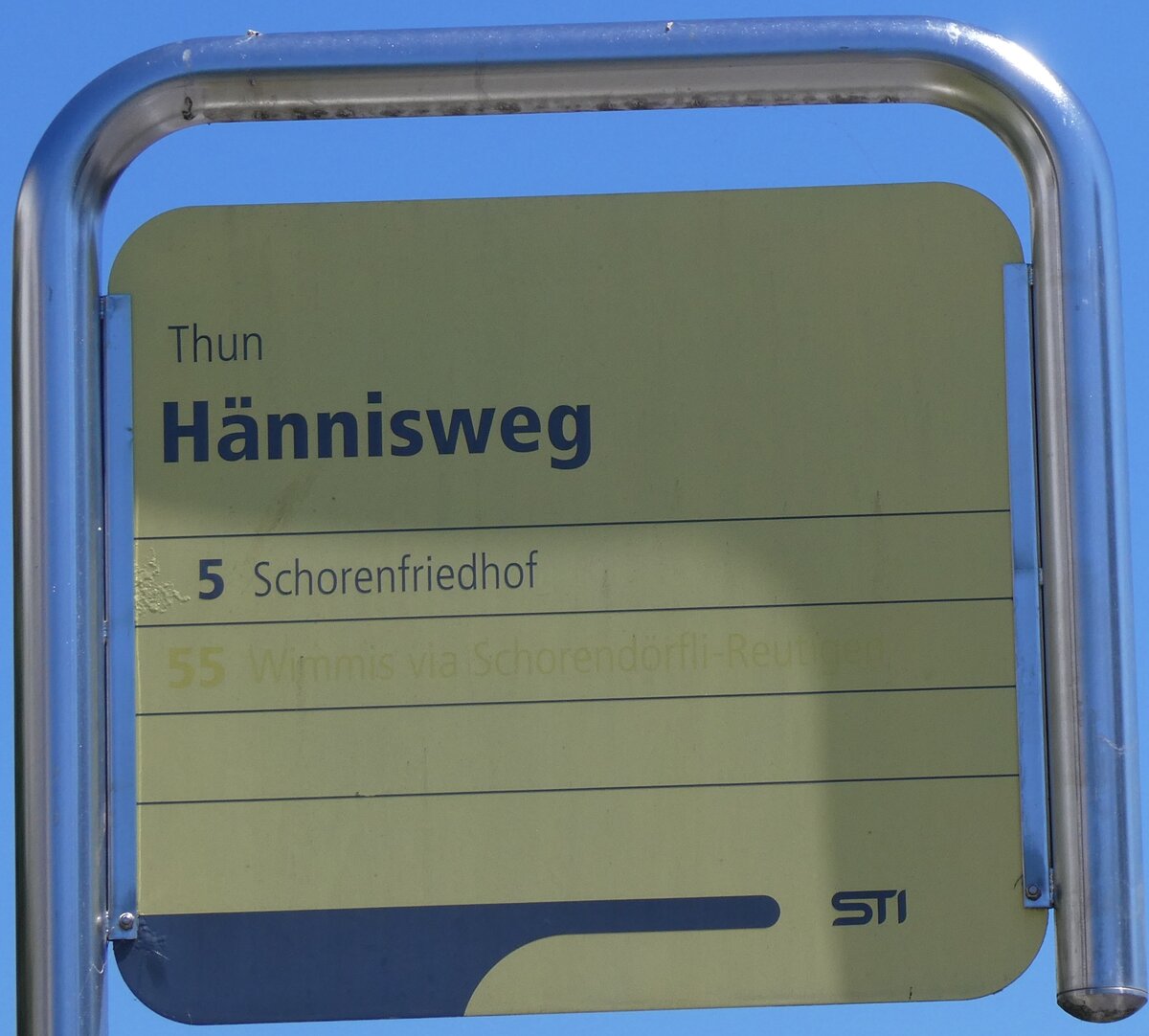 (277'348) - STI-Haltestellenschild - Thun, Hnnisweg - am 29. Juni 2025