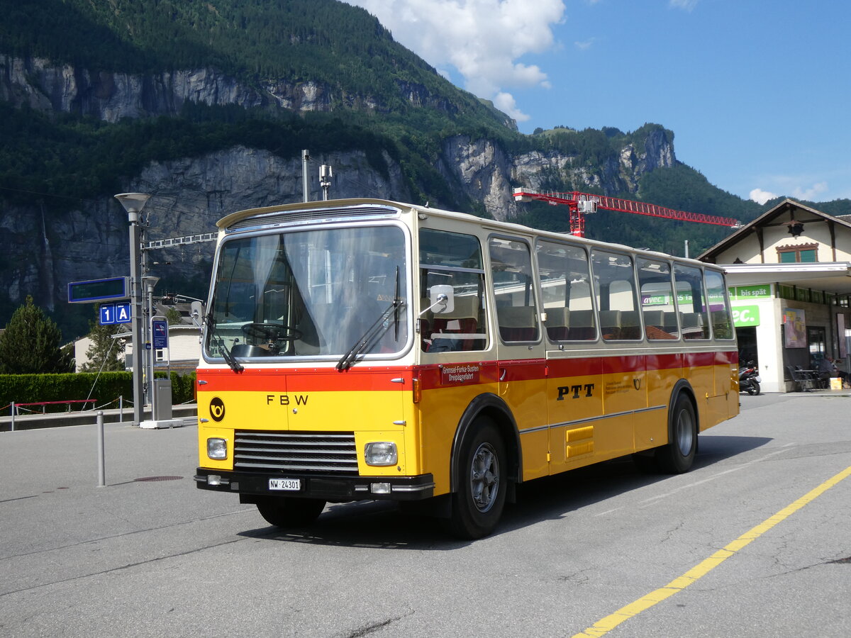 (277'377) - Lambach, Gommiswald - NW 24'301 - FBW/Eggli (ex Tanner+Lambach, Reigoldswil; ex Lambach, Rieden; ex Meier, Grt; ex AVG Grindelwald Nr. 13; ex P 24'182) am 1. Juli 2025 beim Bahnhof Meiringen