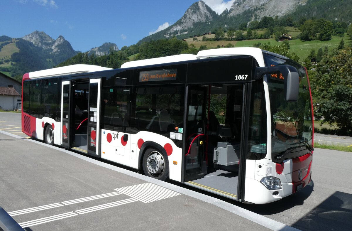 (278'597) - TPF Fribourg - Nr. 1067/FR 300'397 - Mercedes am 7. August 2025 beim Bahnhof Boltigen
