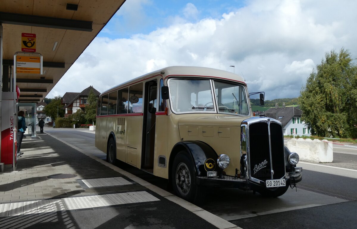 (281'008) - Steiner, Messen - SO 20'142 - Berna/Hess (ex Bärtschi, Biberen) am 5. Oktober 2025 beim Bahnhof Biglen (281'008) - Steiner, Messen - SO 20'142 - Berna/Hess (ex Bärtschi, Biberen) am 5. Oktober 2025 beim Bahnhof Biglen