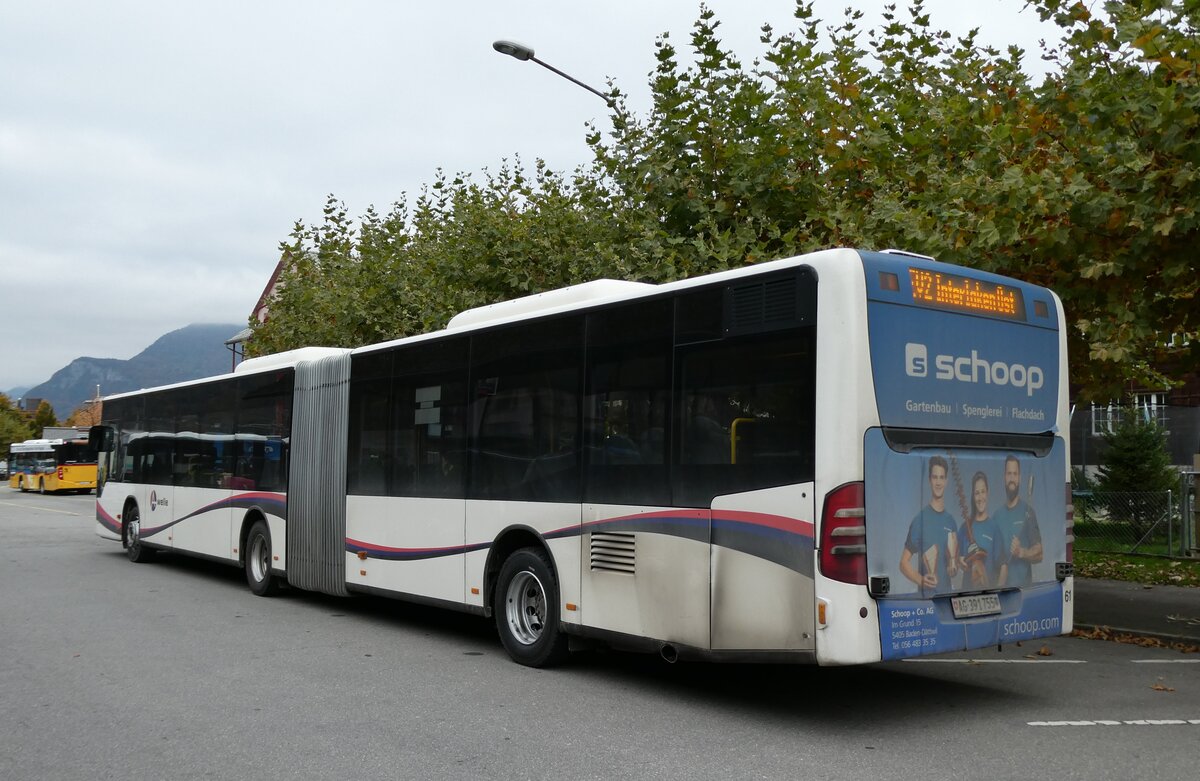 (281'528) - PostAuto Nordschweiz - AG 391'755/PID 5202 - Mercedes (ex Steffen, Remetschwil Nr. 61) am 16. Oktober 2025 beim Bahnhof Meiringen