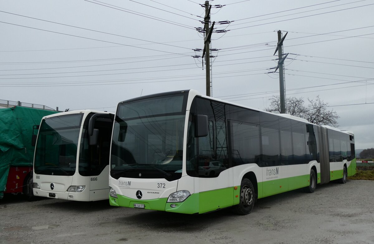 (282'827) - transN, La Chaux-de-Fonds - Nr. 372/NE 146'372 - Mercedes am 6. Dezember 2025 in Kerzers, Murtenstrasse