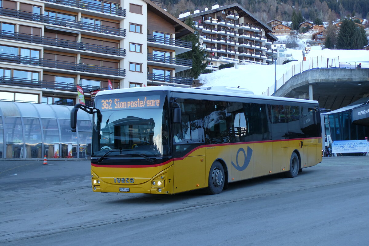 (283'566) - Lathion, Sion - Nr. 7/VS 383'833/PID 11'999 - Iveco am 30. Dezember 2025 in Haute-Nendaz, T�l�cabine