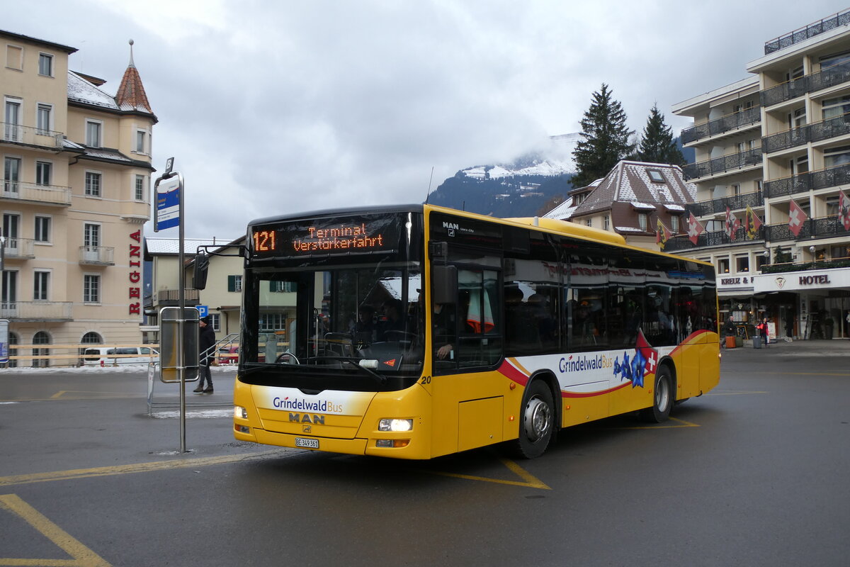 (283'634) - GrindelwaldBus, Grindelwald - Nr. 20/BE 349'361) - MAN/G�ppel am 2. Januar 2026 beim Bahnhof Grindelwald