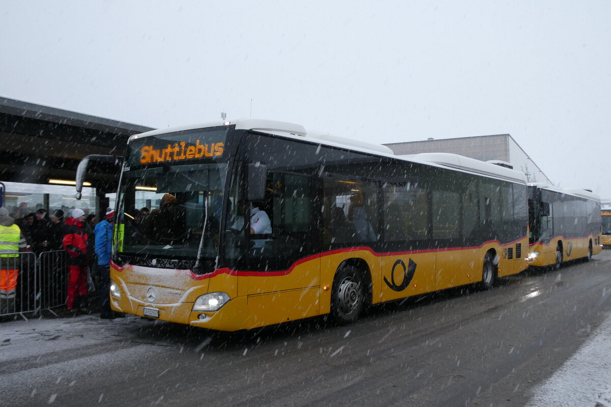 (283'826) - Steiner, Messen - SO 142'657/PID 12'054 - Mercedes am 10. Januar 2026 beim Bahnhof Frutigen