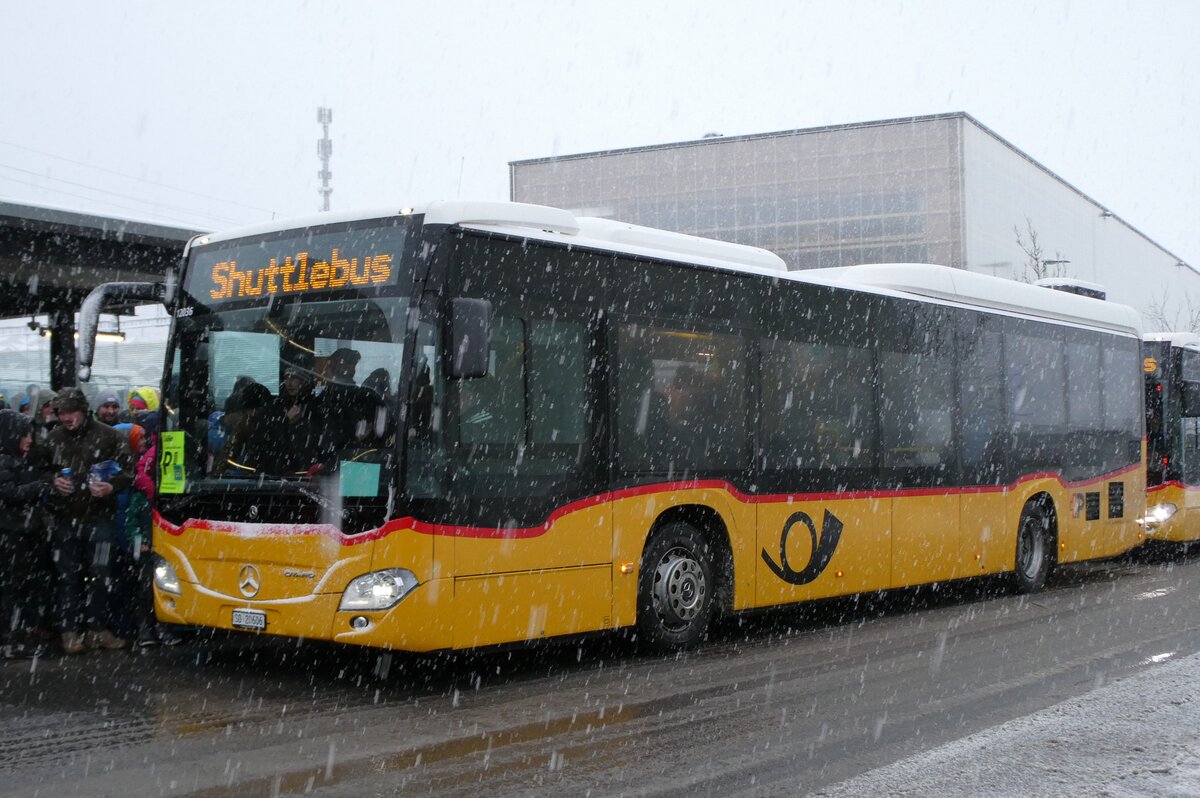 (283'827) - Steiner, Messen - SO 20'606/PID 12'036 - Mercedes am 10. Januar 2026 beim Bahnhof Frutigen